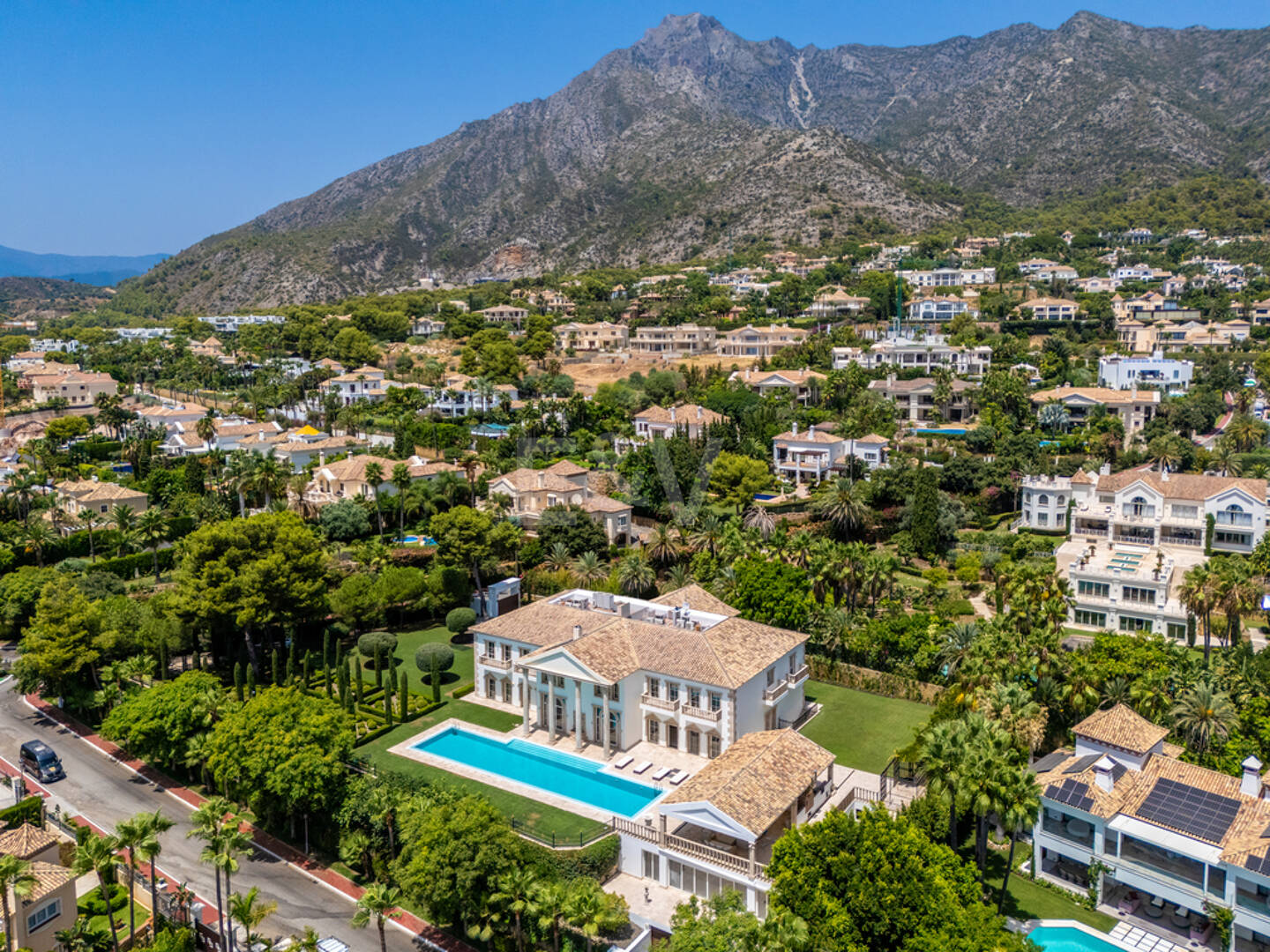 Wyjątkowy Palatial Estate z Grand Interior w Sierra Blanca, Marbella