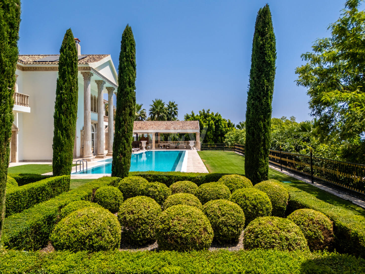 Wyjątkowy Palatial Estate z Grand Interior w Sierra Blanca, Marbella
