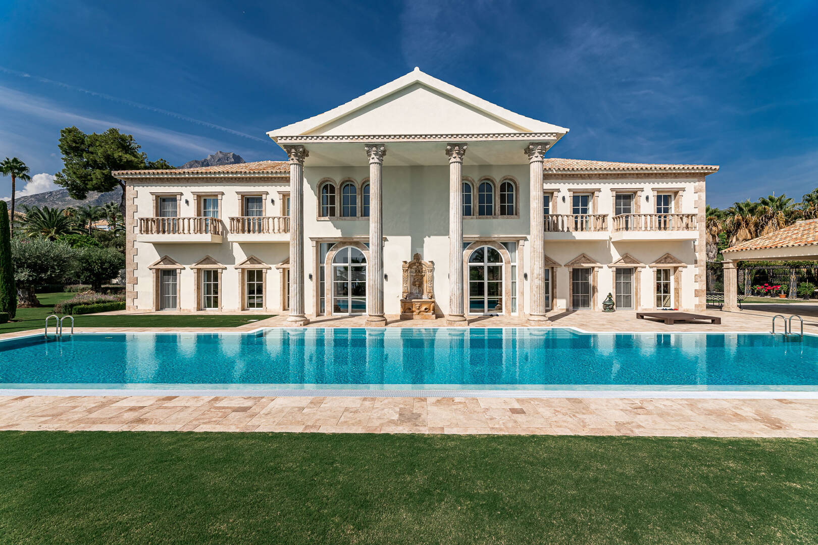 Wyjątkowy Palatial Estate z Grand Interior w Sierra Blanca, Marbella