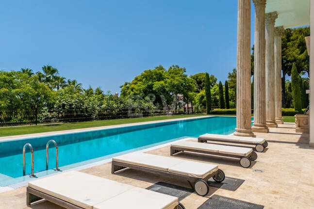 Wyjątkowy Palatial Estate z Grand Interior w Sierra Blanca, Marbella