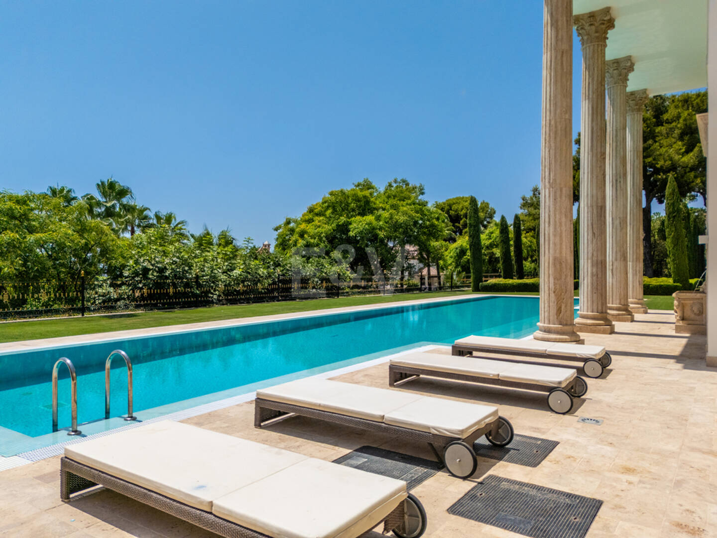 Wyjątkowy Palatial Estate z Grand Interior w Sierra Blanca, Marbella