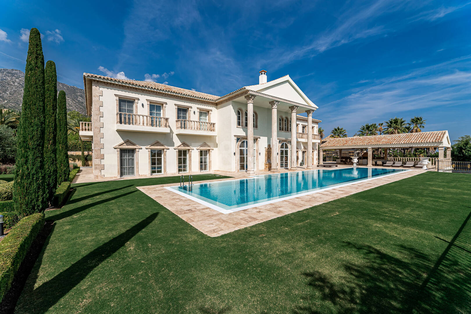 Wyjątkowy Palatial Estate z Grand Interior w Sierra Blanca, Marbella
