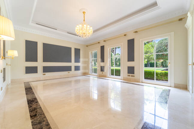 Wyjątkowy Palatial Estate z Grand Interior w Sierra Blanca, Marbella