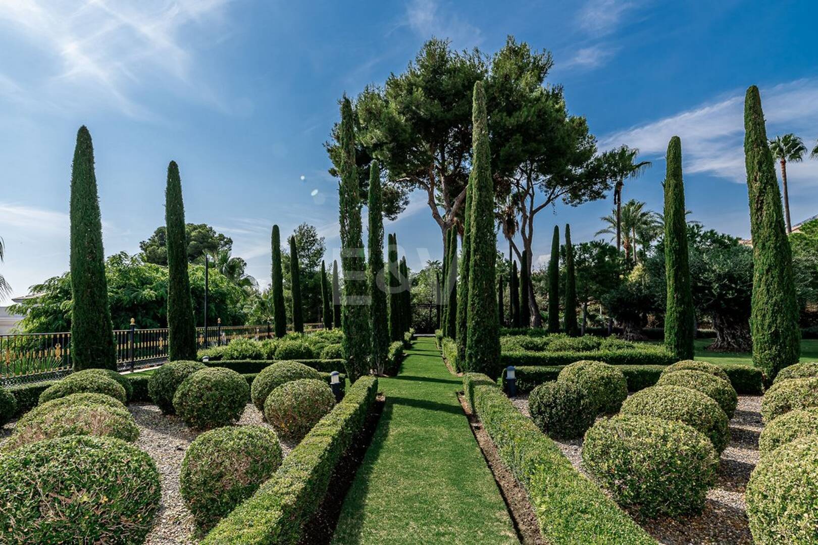 Wyjątkowy Palatial Estate z Grand Interior w Sierra Blanca, Marbella