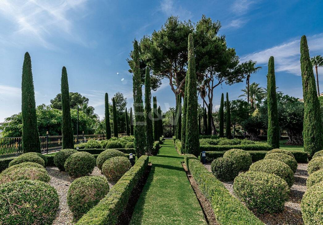 Wyjątkowy Palatial Estate z Grand Interior w Sierra Blanca, Marbella