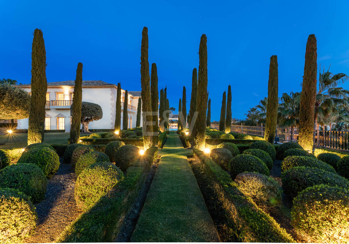 Wyjątkowy Palatial Estate z Grand Interior w Sierra Blanca, Marbella