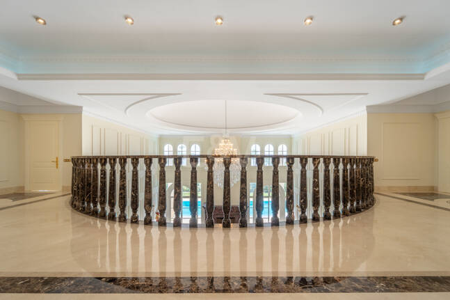 Wyjątkowy Palatial Estate z Grand Interior w Sierra Blanca, Marbella