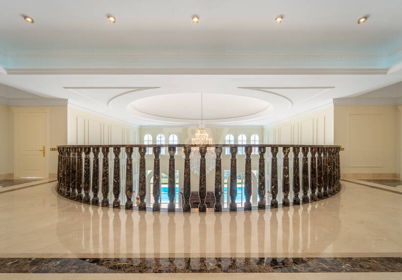 Wyjątkowy Palatial Estate z Grand Interior w Sierra Blanca, Marbella