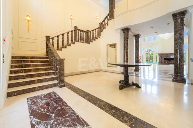 Wyjątkowy Palatial Estate z Grand Interior w Sierra Blanca, Marbella