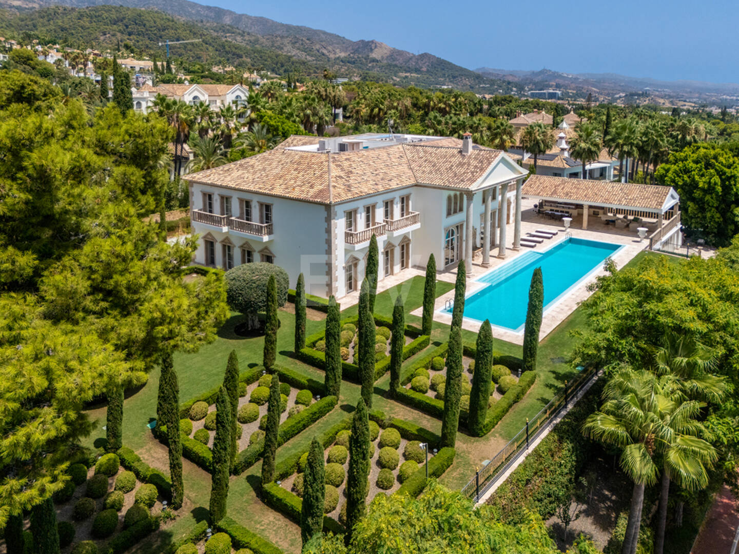 Wyjątkowy Palatial Estate z Grand Interior w Sierra Blanca, Marbella
