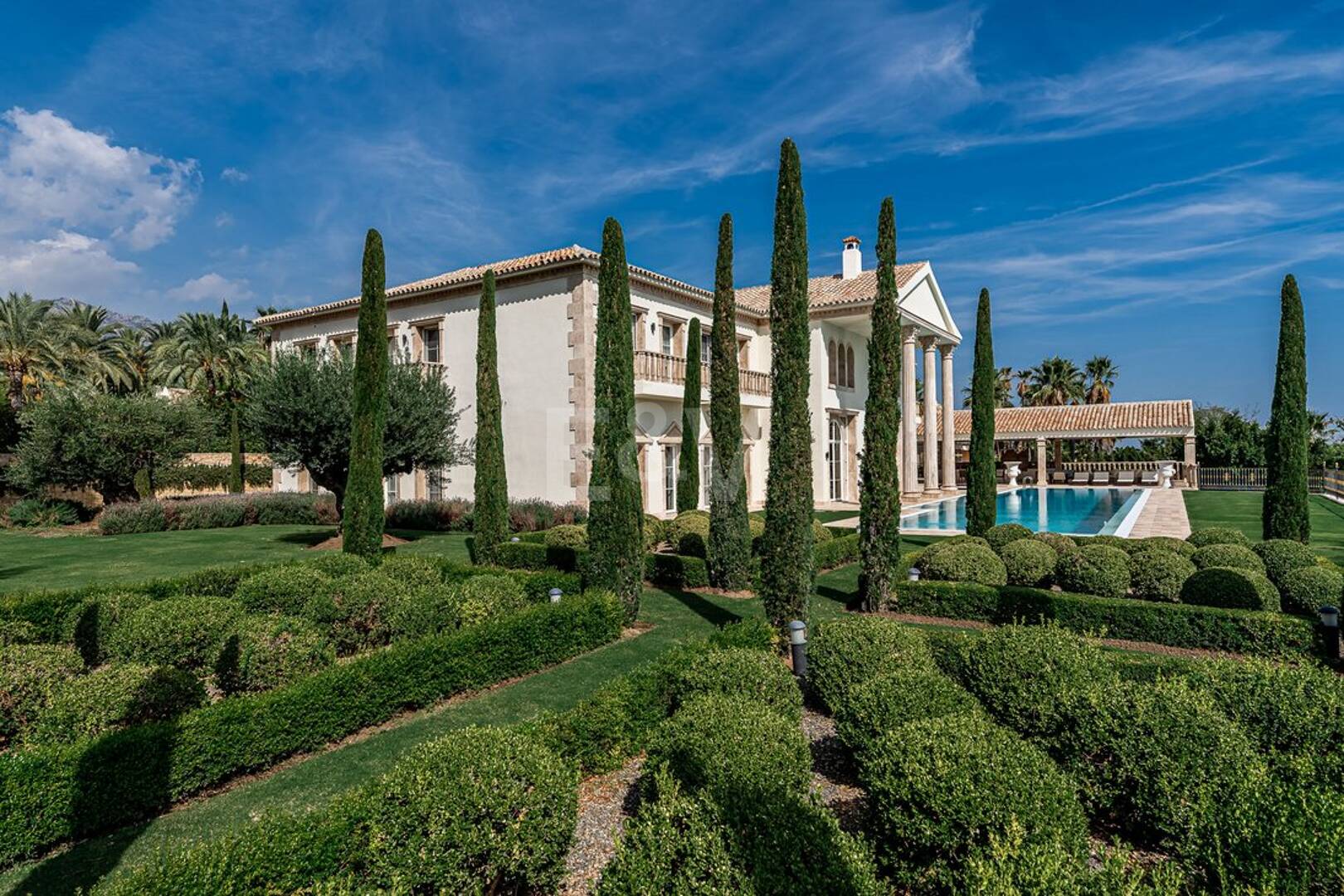Wyjątkowy Palatial Estate z Grand Interior w Sierra Blanca, Marbella