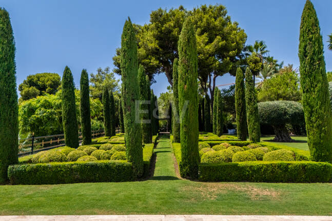 Wyjątkowy Palatial Estate z Grand Interior w Sierra Blanca, Marbella