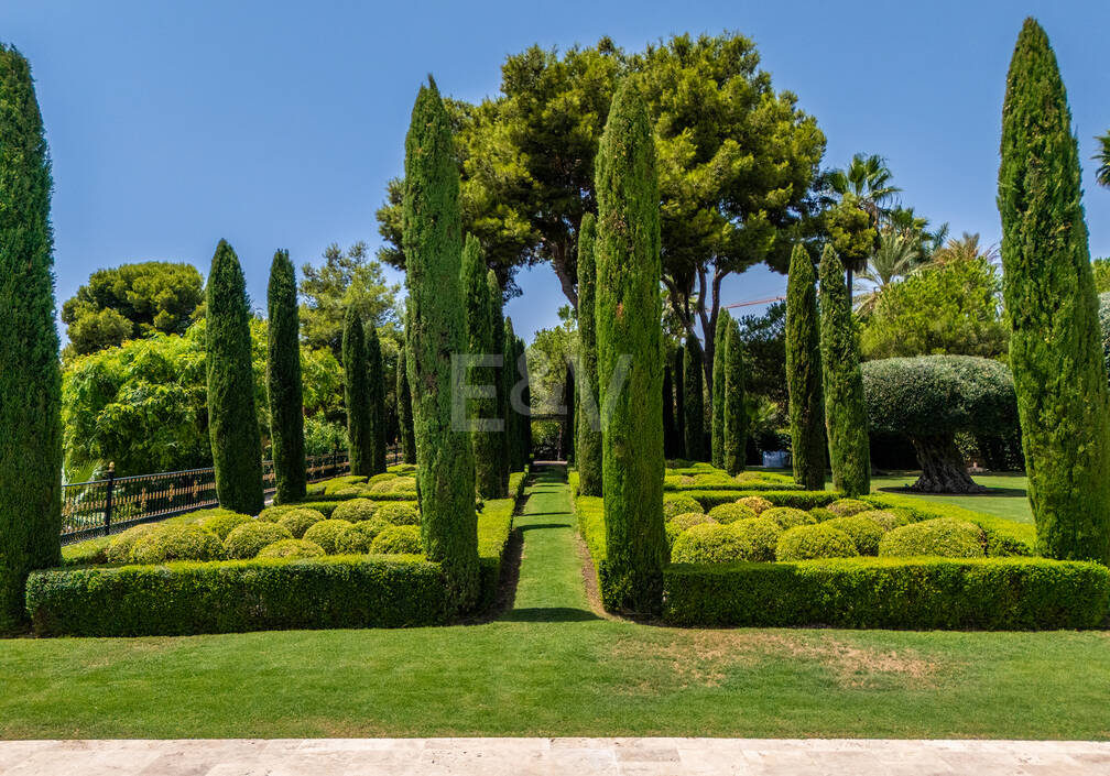 Wyjątkowy Palatial Estate z Grand Interior w Sierra Blanca, Marbella