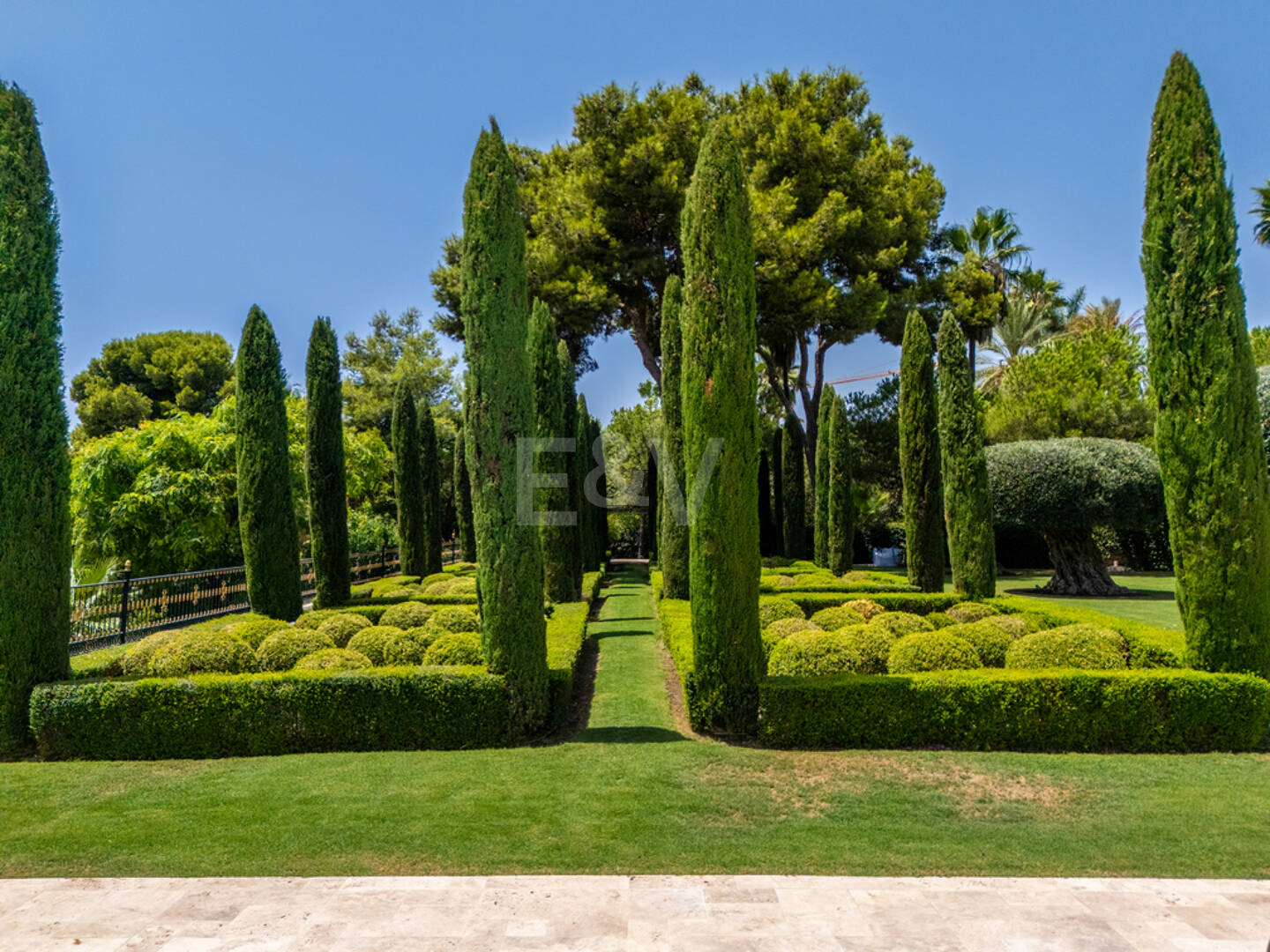 Wyjątkowy Palatial Estate z Grand Interior w Sierra Blanca, Marbella