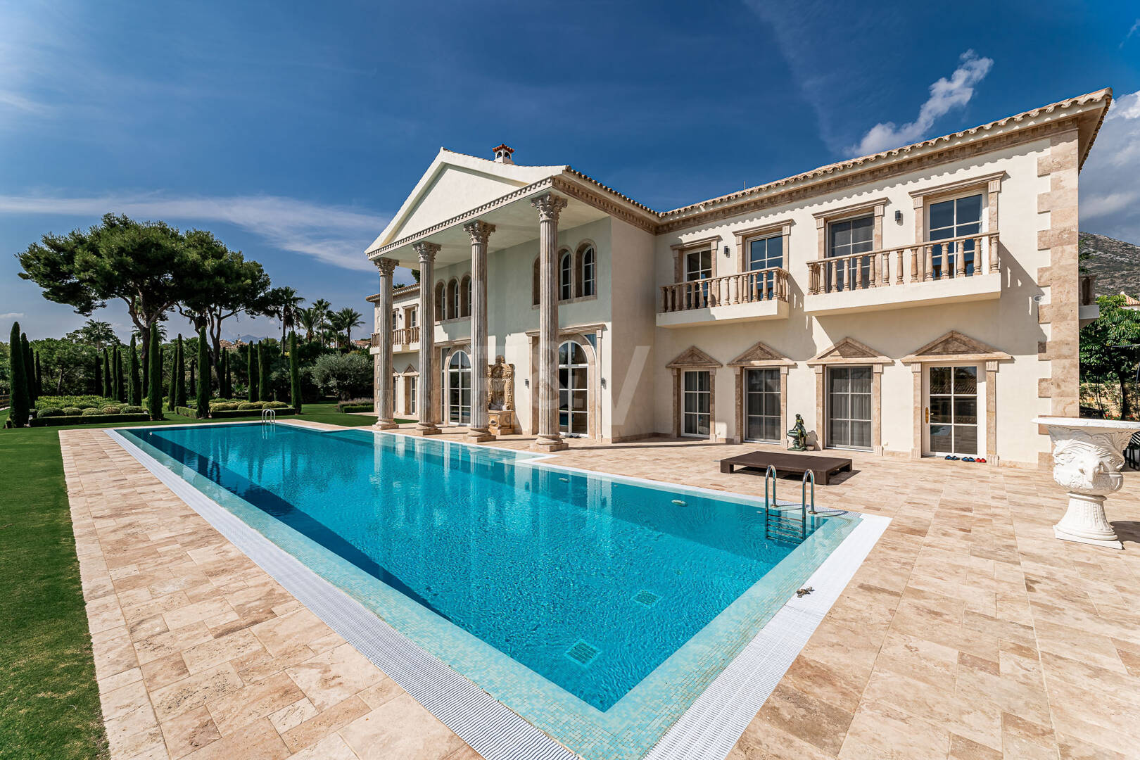 Wyjątkowy Palatial Estate z Grand Interior w Sierra Blanca, Marbella