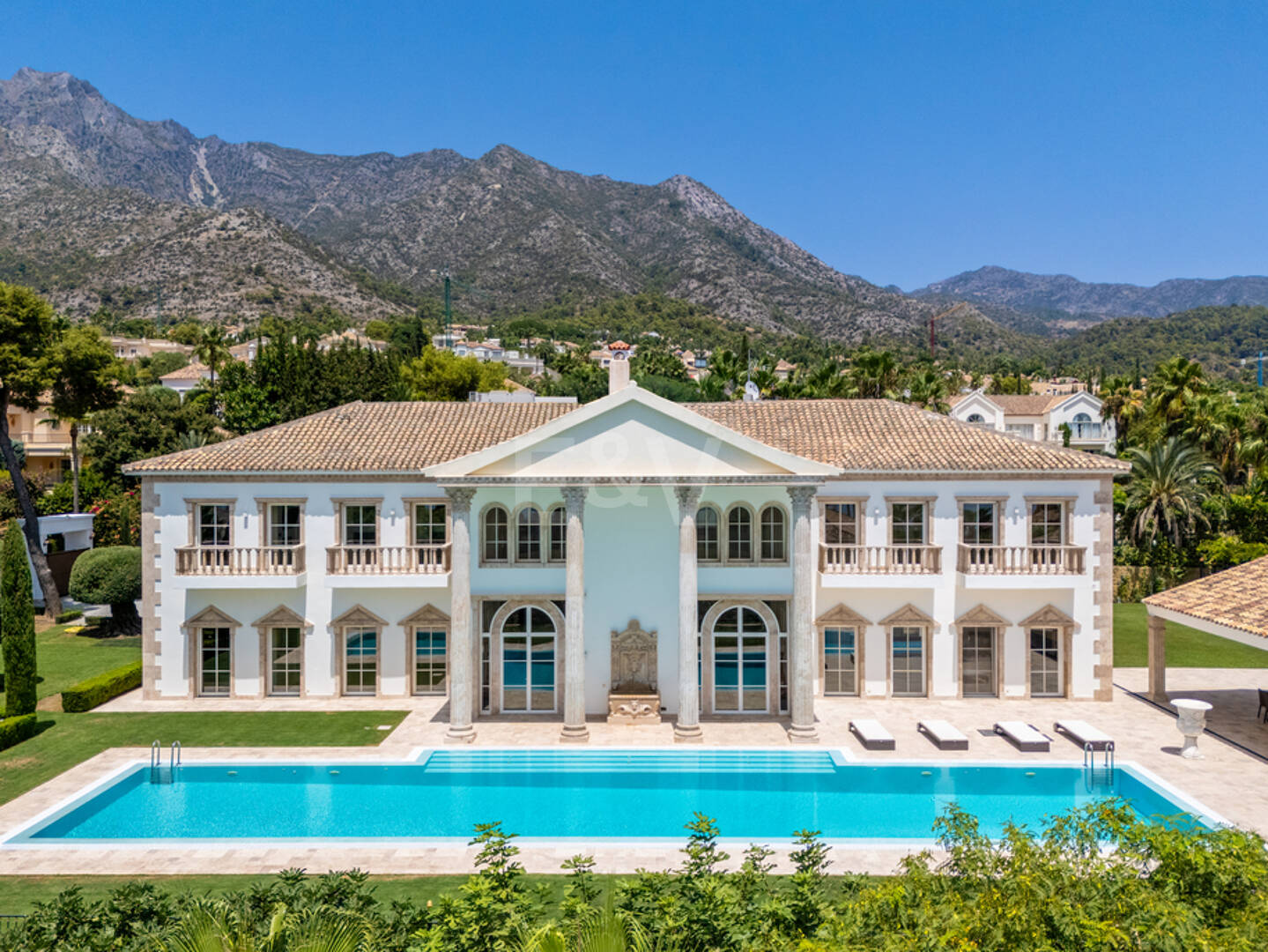 Wyjątkowy Palatial Estate z Grand Interior w Sierra Blanca, Marbella