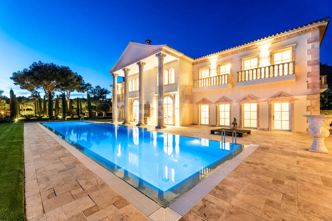 Wyjątkowy Palatial Estate z Grand Interior w Sierra Blanca, Marbella