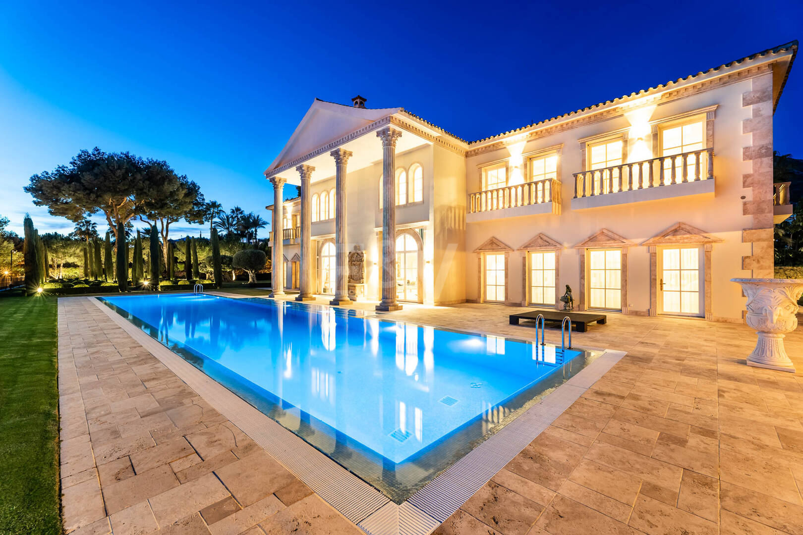 Wyjątkowy Palatial Estate z Grand Interior w Sierra Blanca, Marbella