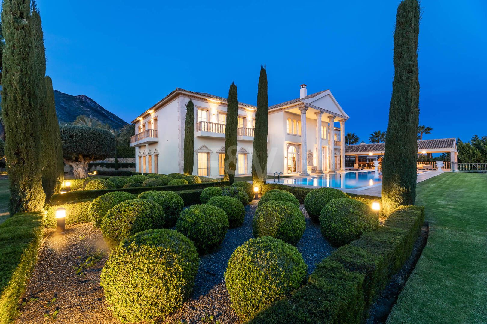 Wyjątkowy Palatial Estate z Grand Interior w Sierra Blanca, Marbella