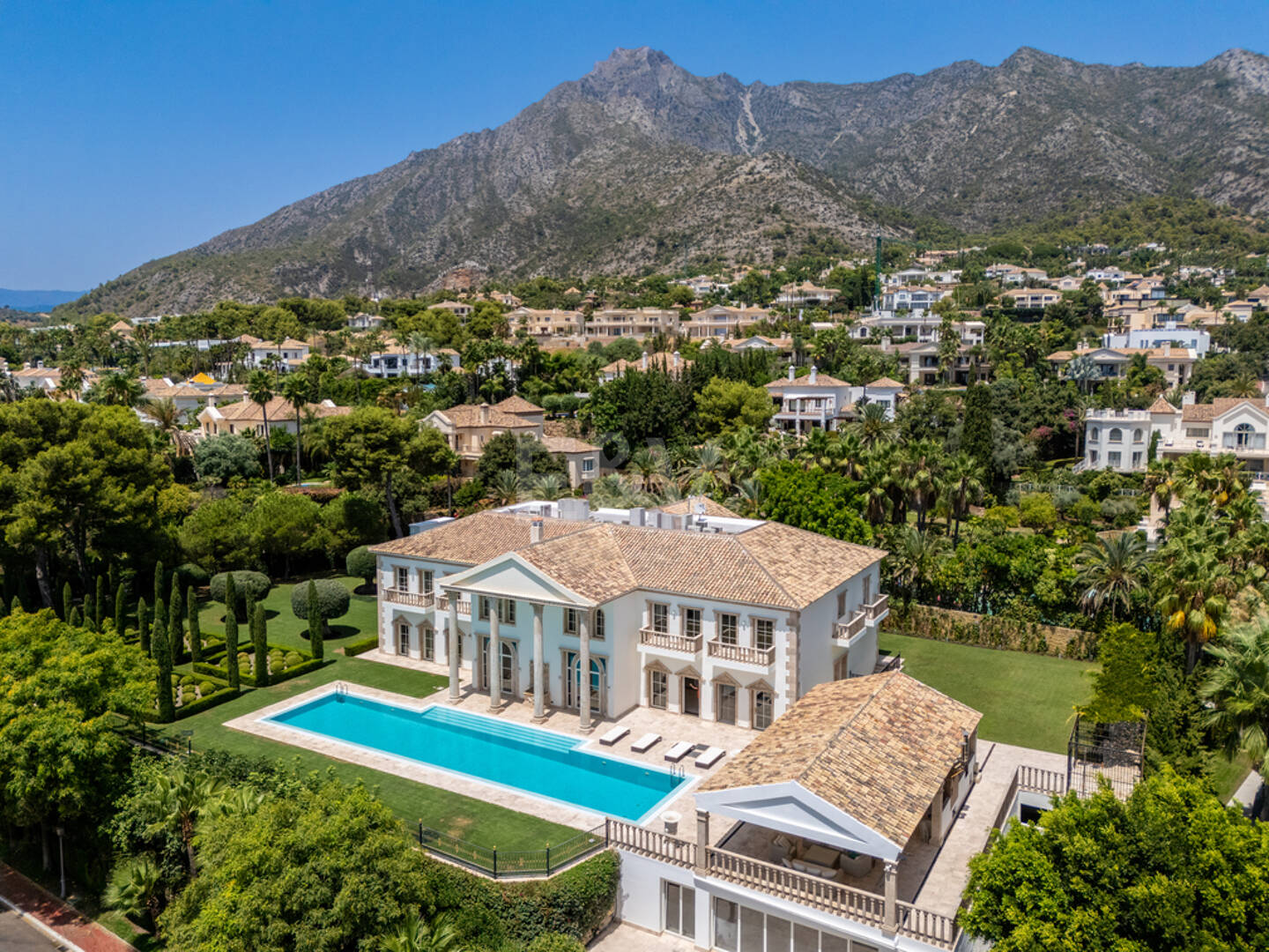 Wyjątkowy Palatial Estate z Grand Interior w Sierra Blanca, Marbella