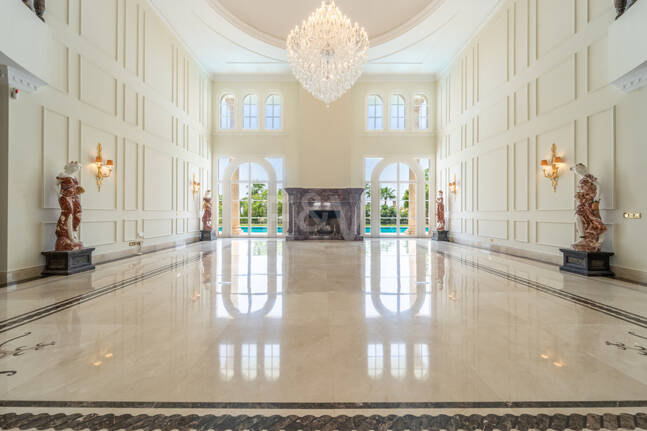 Wyjątkowy Palatial Estate z Grand Interior w Sierra Blanca, Marbella