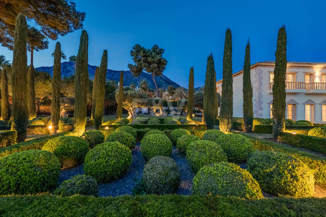 Wyjątkowy Palatial Estate z Grand Interior w Sierra Blanca, Marbella