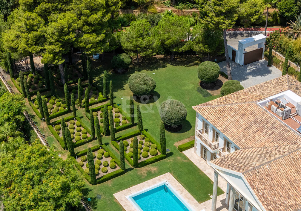 Wyjątkowy Palatial Estate z Grand Interior w Sierra Blanca, Marbella