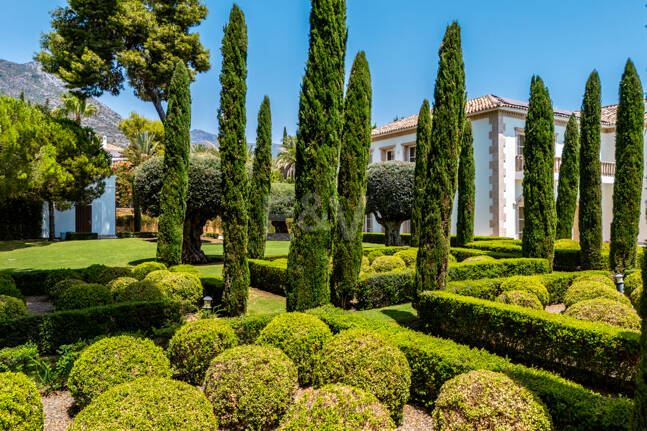 Wyjątkowy Palatial Estate z Grand Interior w Sierra Blanca, Marbella