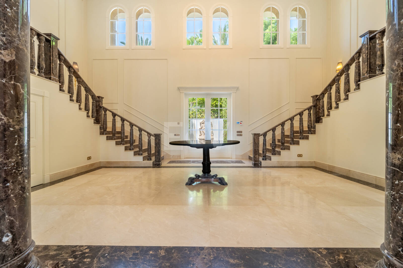 Wyjątkowy Palatial Estate z Grand Interior w Sierra Blanca, Marbella