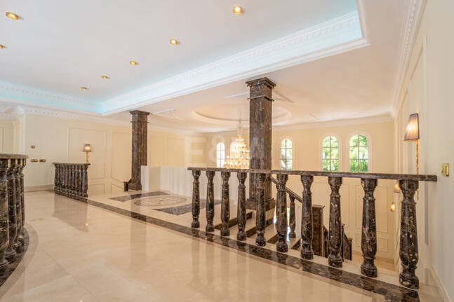 Wyjątkowy Palatial Estate z Grand Interior w Sierra Blanca, Marbella