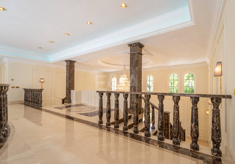 Wyjątkowy Palatial Estate z Grand Interior w Sierra Blanca, Marbella