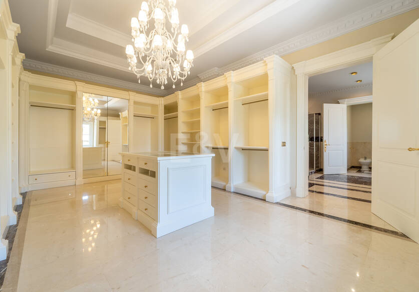 Wyjątkowy Palatial Estate z Grand Interior w Sierra Blanca, Marbella