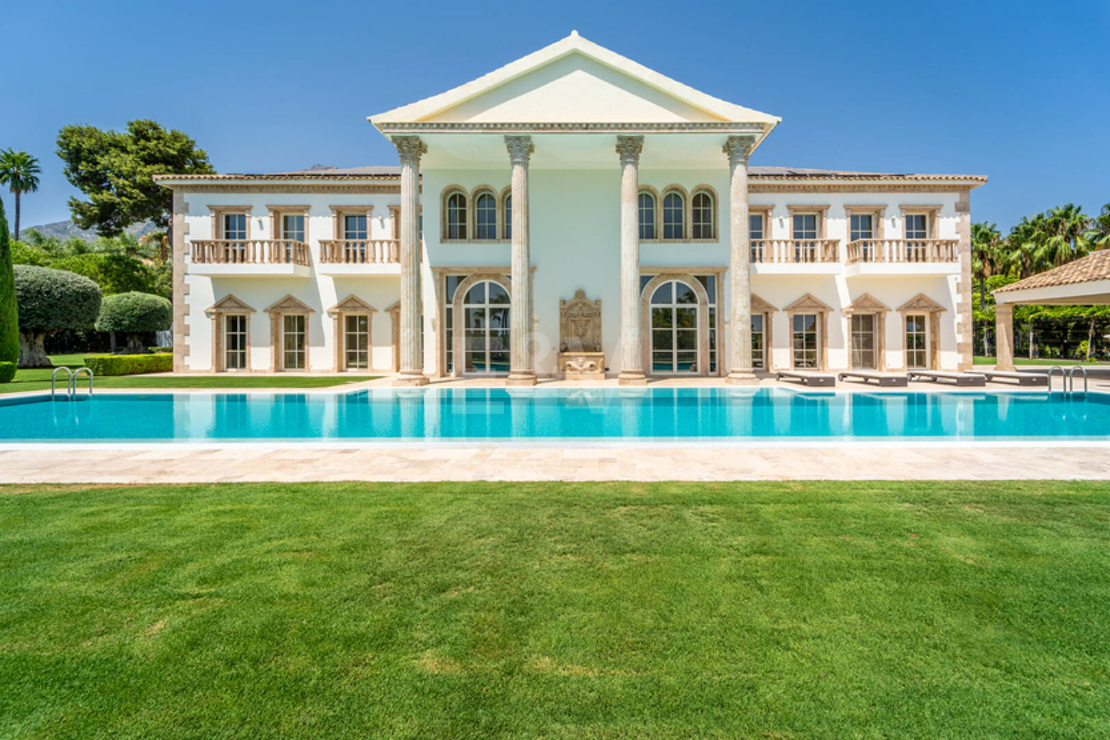 Wyjątkowy Palatial Estate z Grand Interior w Sierra Blanca, Marbella