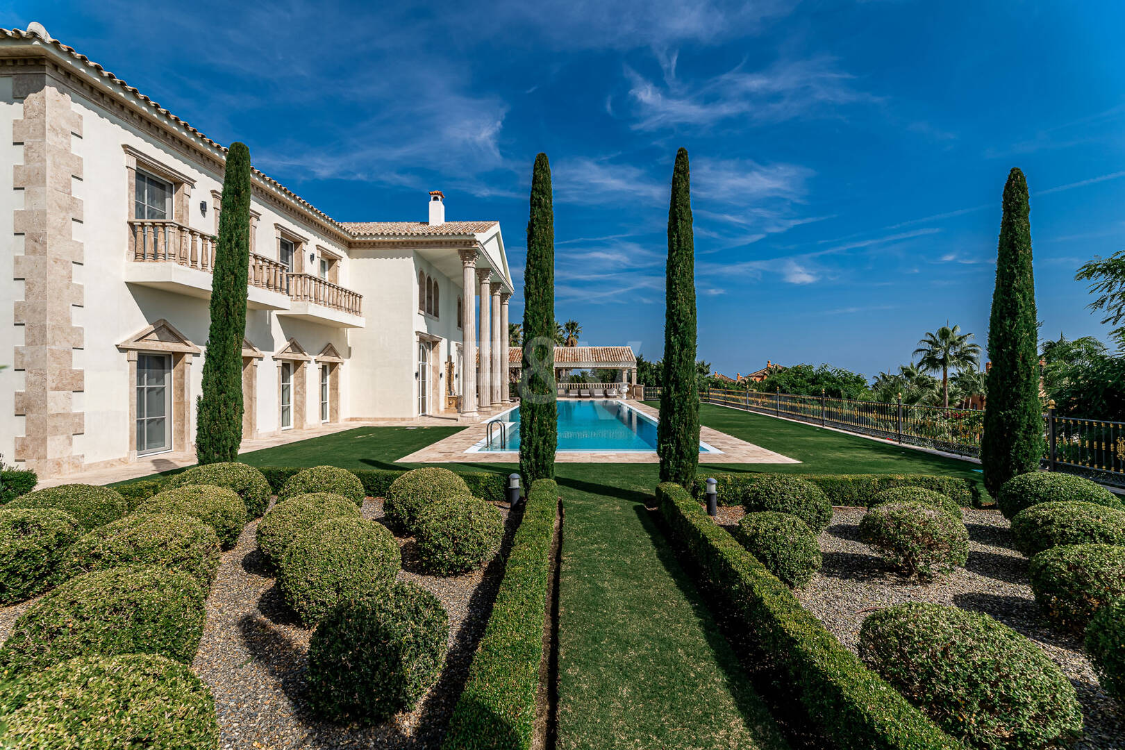 Wyjątkowy Palatial Estate z Grand Interior w Sierra Blanca, Marbella