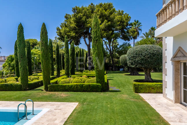 Wyjątkowy Palatial Estate z Grand Interior w Sierra Blanca, Marbella