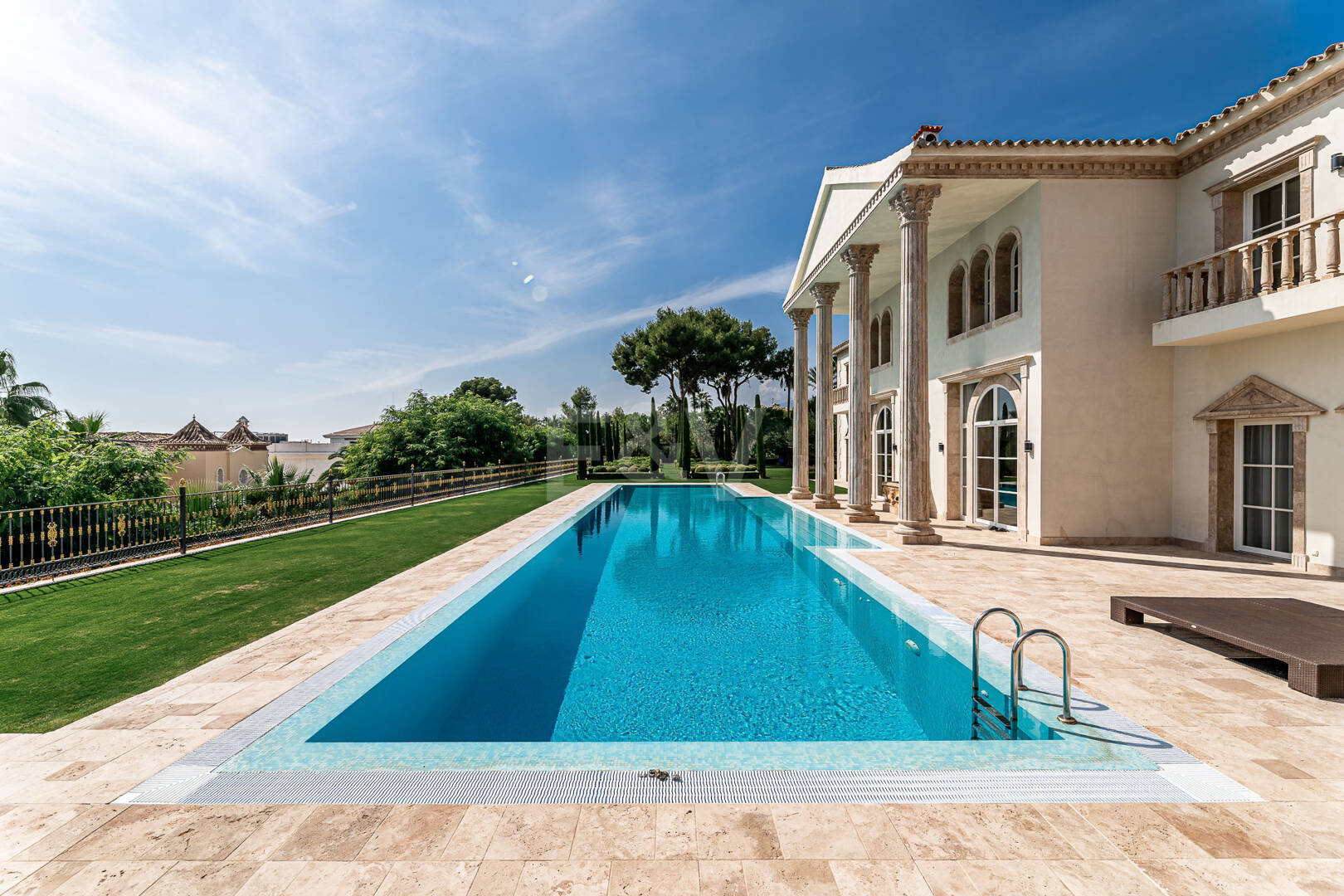 Wyjątkowy Palatial Estate z Grand Interior w Sierra Blanca, Marbella