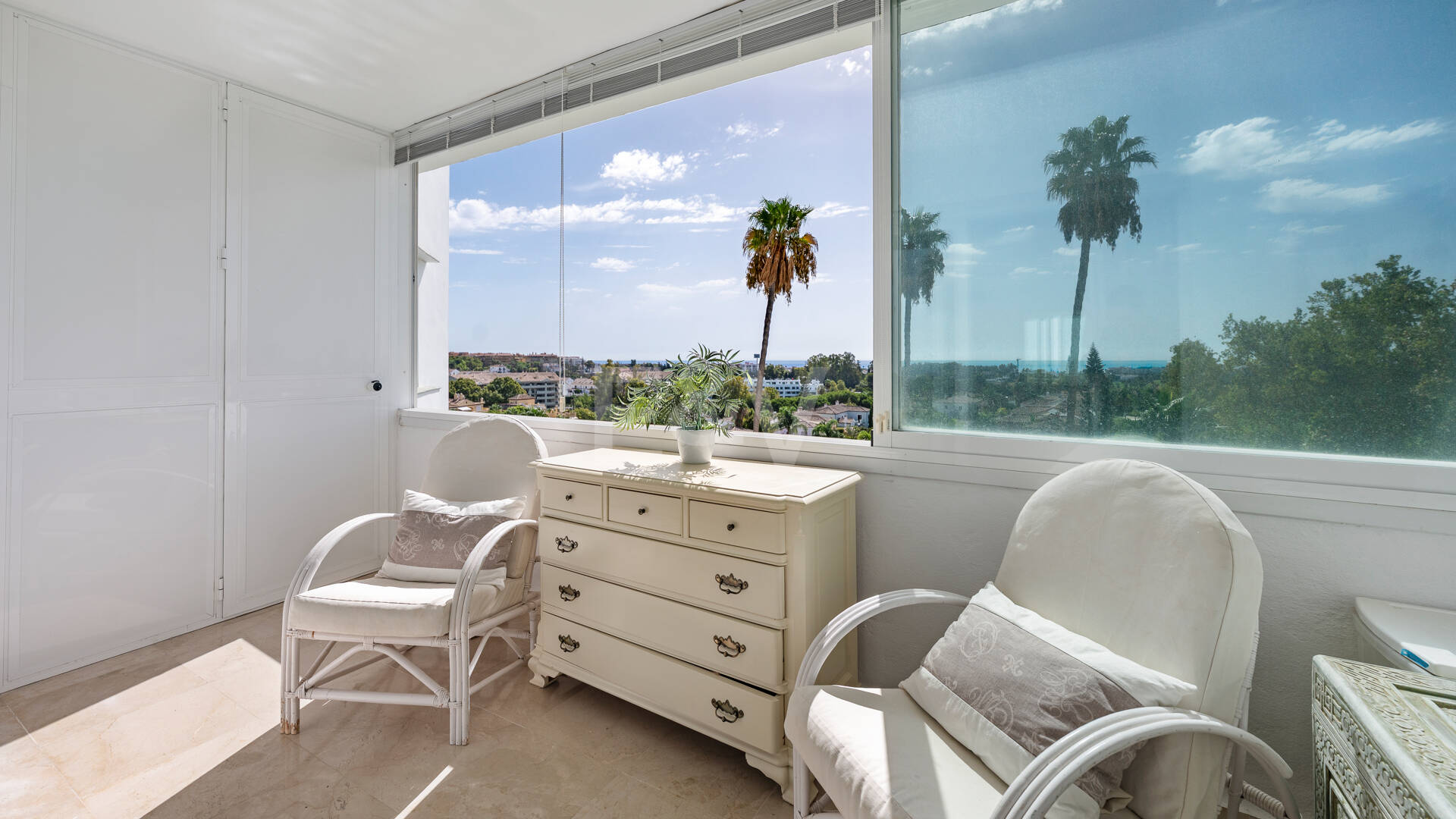 Appartement avec vue sur la mer panoramique à Guadalmina Alta