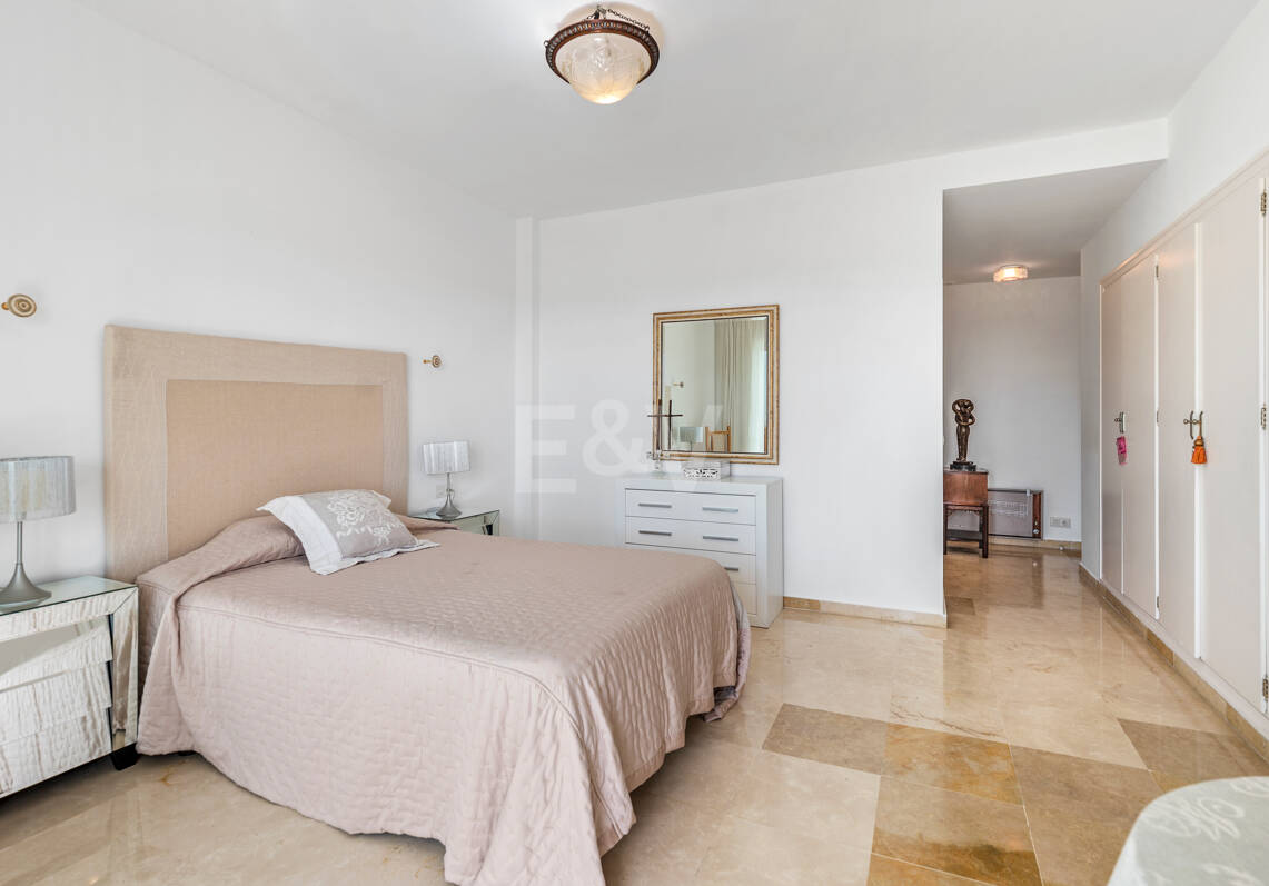 Appartement avec vue sur la mer panoramique à Guadalmina Alta