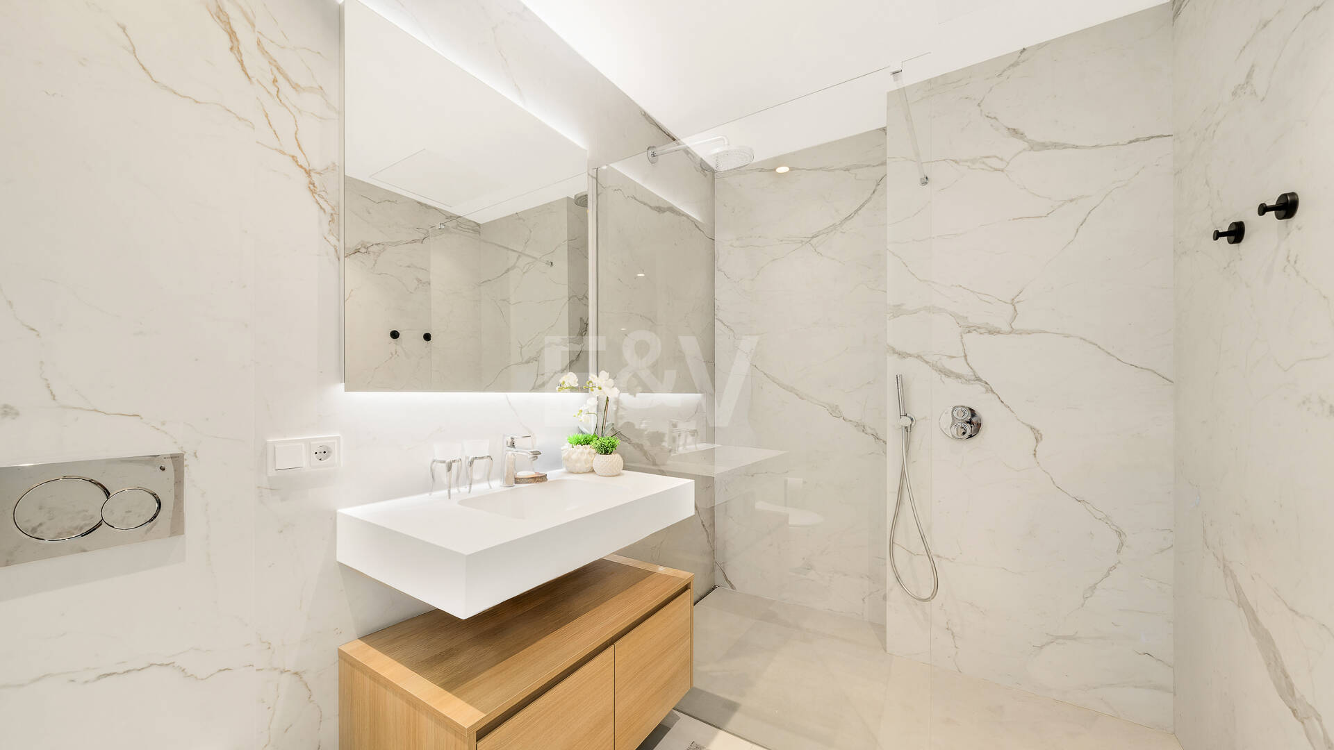 Maisonette-Gartenwohnung mit 4 Schlafzimmern & privatem Pool in Benalus