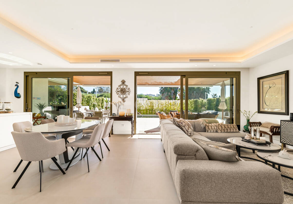 Maisonette-Gartenwohnung mit 4 Schlafzimmern & privatem Pool in Benalus