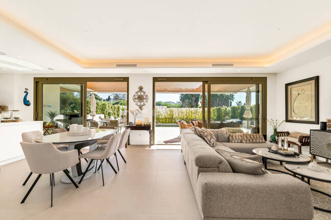 Maisonette-Gartenwohnung mit 4 Schlafzimmern & privatem Pool in Benalus