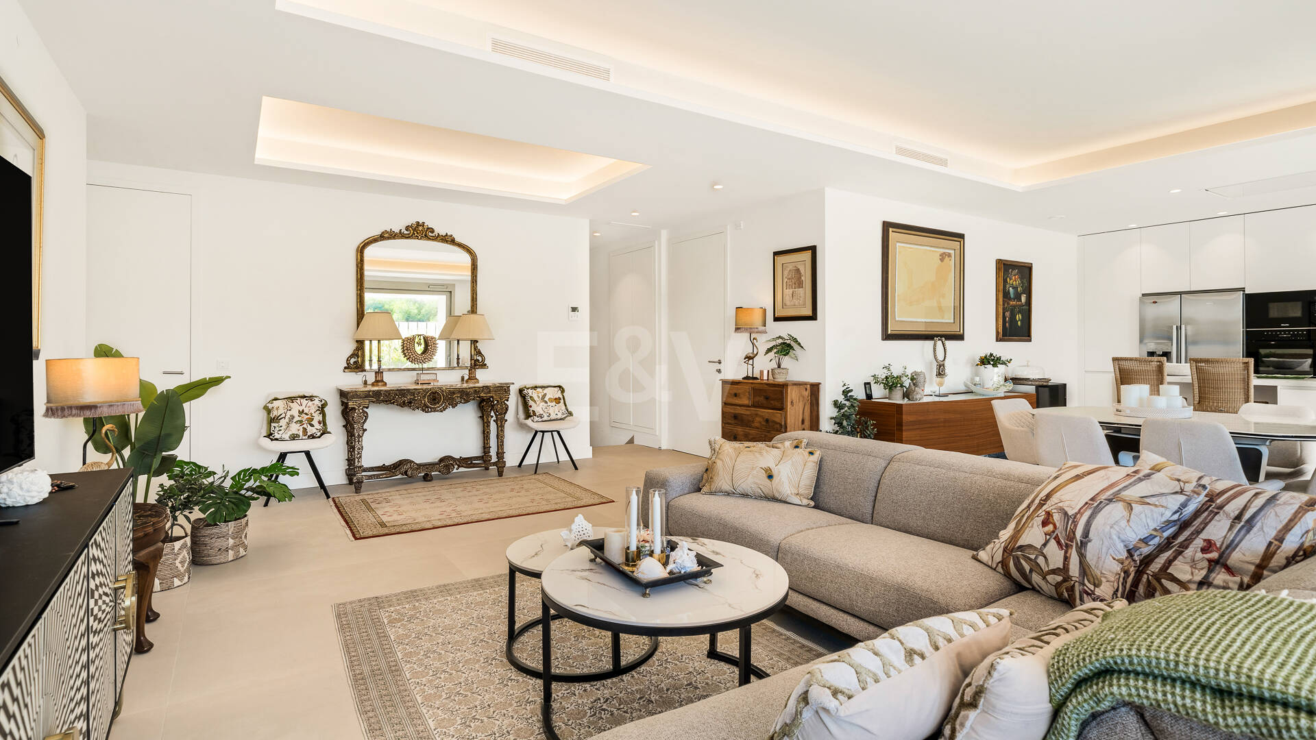 Maisonette-Gartenwohnung mit 4 Schlafzimmern & privatem Pool in Benalus