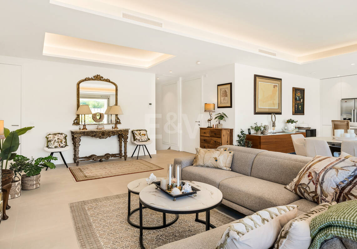 Maisonette-Gartenwohnung mit 4 Schlafzimmern & privatem Pool in Benalus