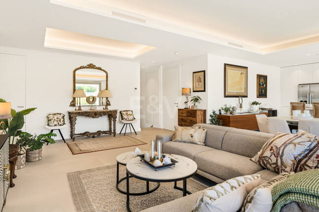Maisonette-Gartenwohnung mit 4 Schlafzimmern & privatem Pool in Benalus