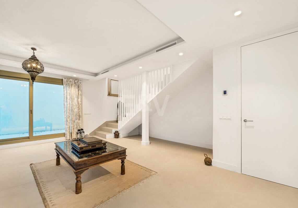 Maisonette-Gartenwohnung mit 4 Schlafzimmern & privatem Pool in Benalus