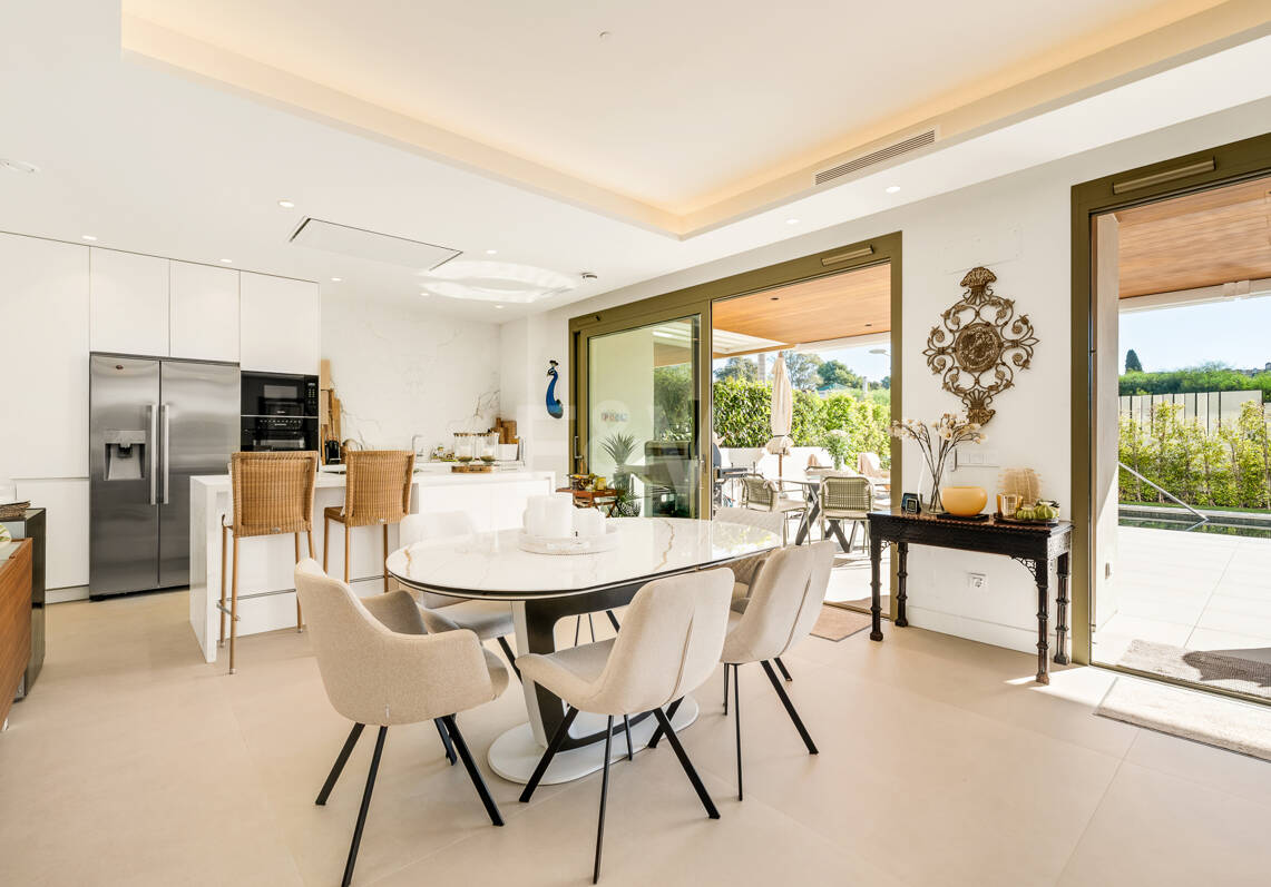 Maisonette-Gartenwohnung mit 4 Schlafzimmern & privatem Pool in Benalus