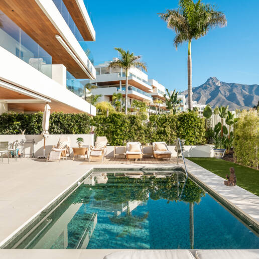 Maisonette-Gartenwohnung mit 4 Schlafzimmern & privatem Pool in Benalus