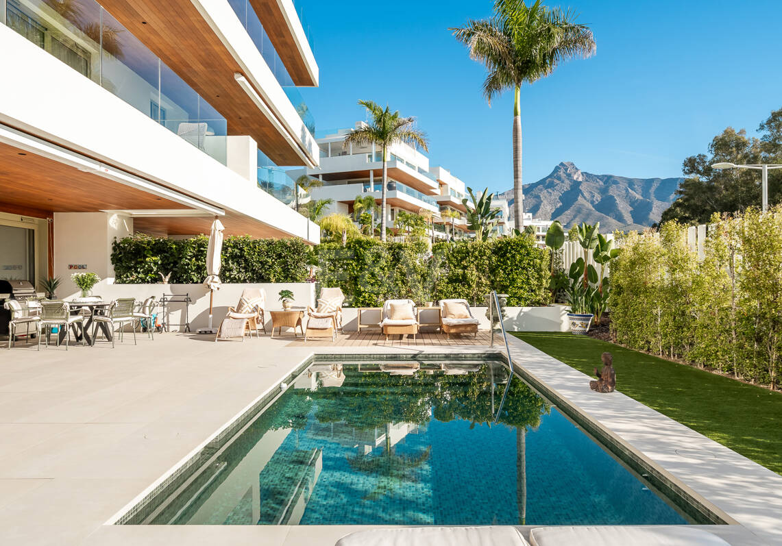 Maisonette-Gartenwohnung mit 4 Schlafzimmern & privatem Pool in Benalus