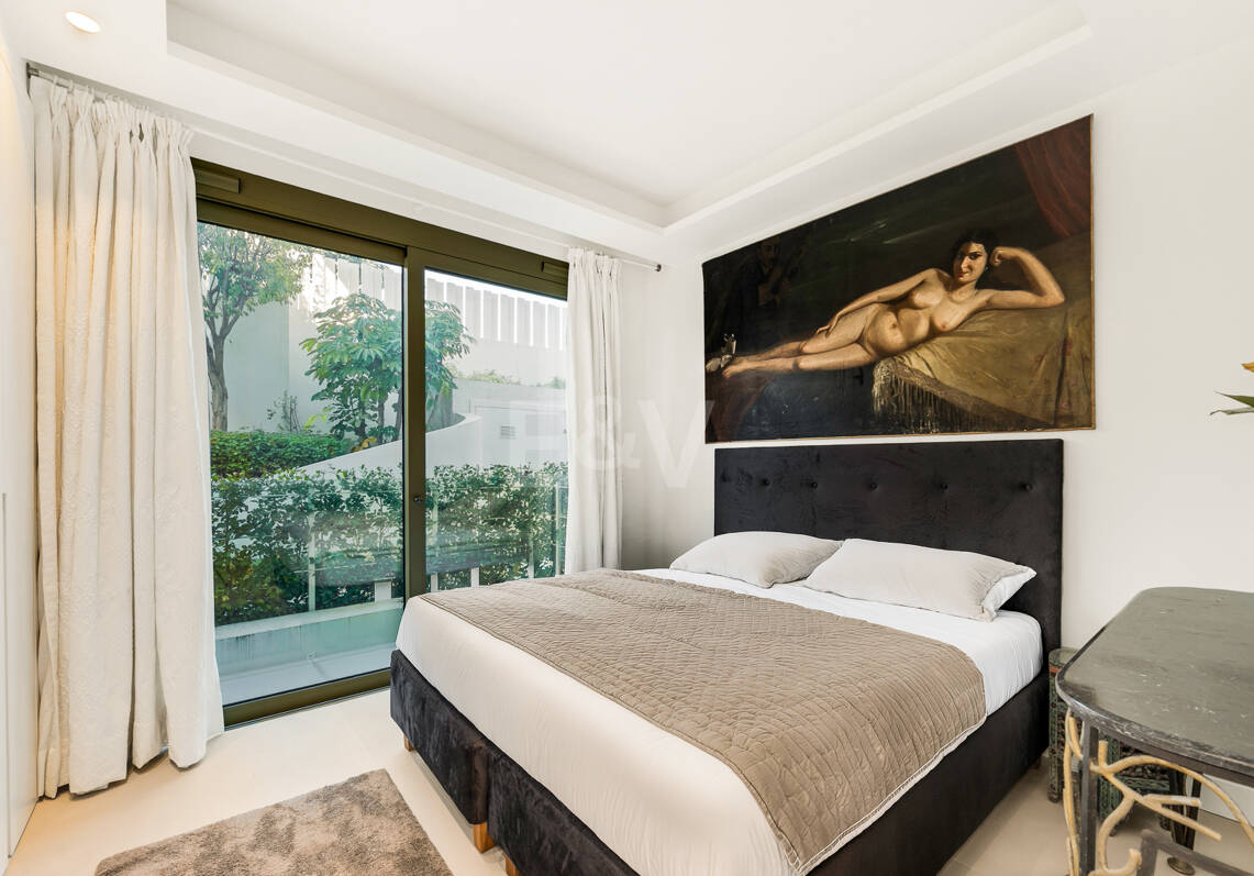 Maisonette-Gartenwohnung mit 4 Schlafzimmern & privatem Pool in Benalus