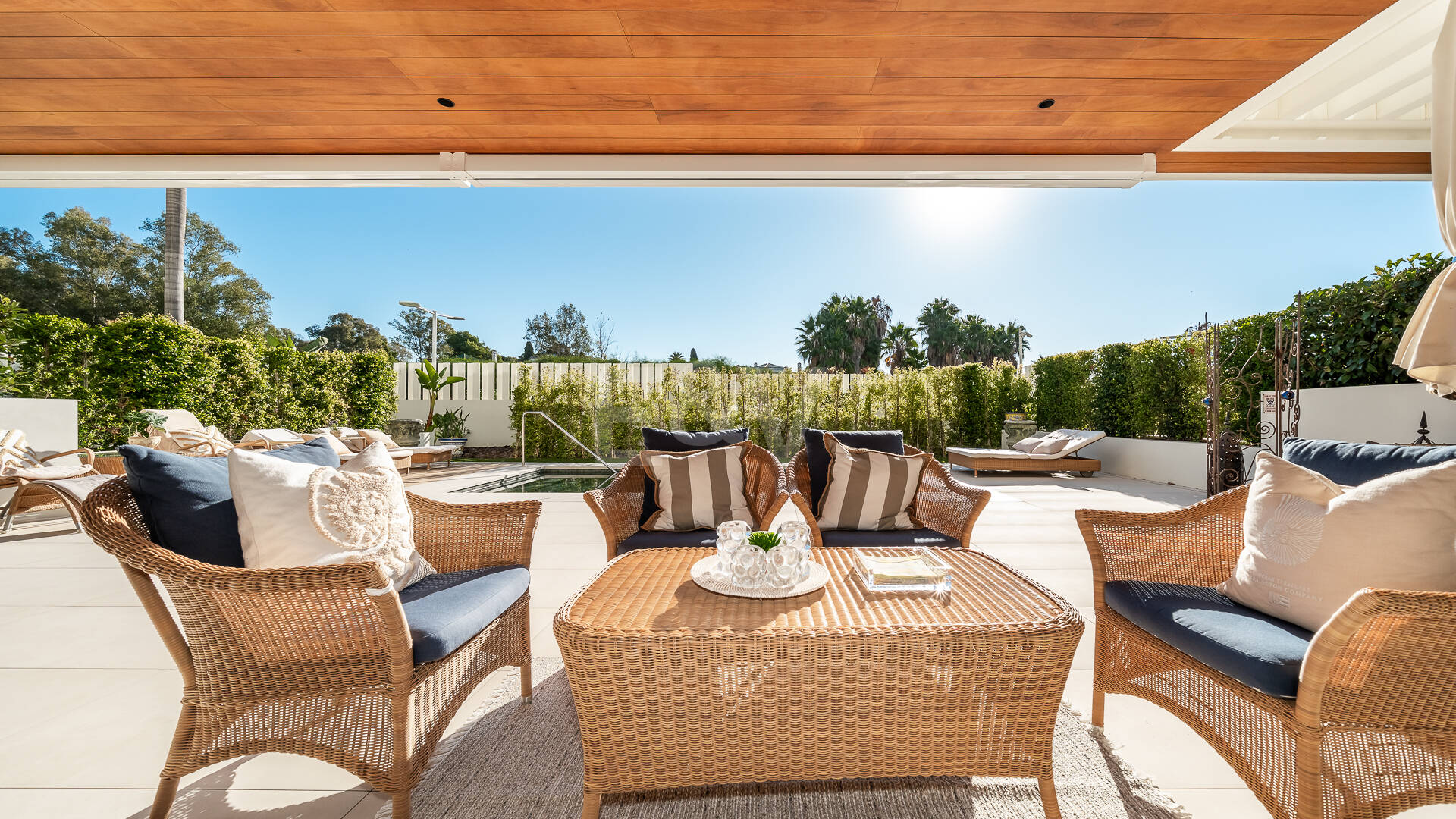 Maisonette-Gartenwohnung mit 4 Schlafzimmern & privatem Pool in Benalus